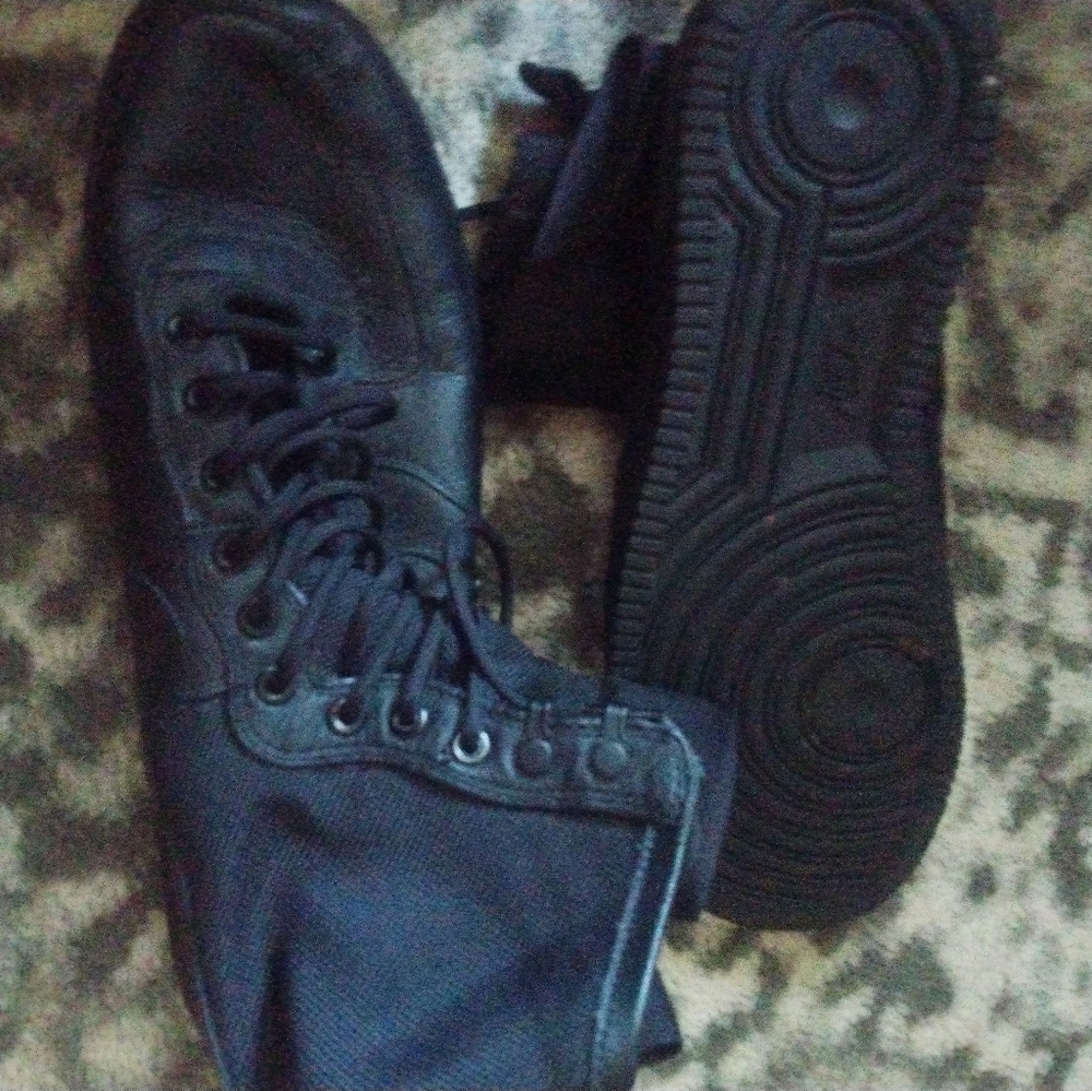 Black Nike Comback Boots/ Tennis shoes